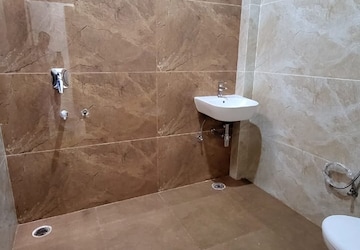 Bathroom in 3 BHK Villa at Gomti Nagar – for Sale