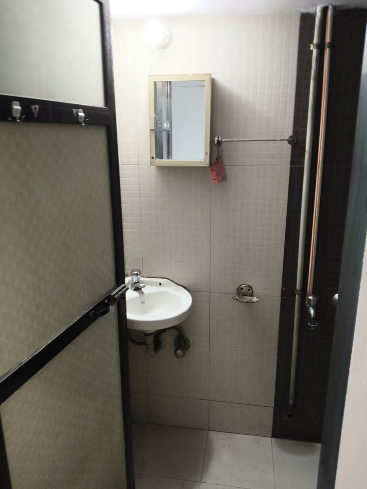 Bathroom, vile parle east 1 RK 250 Sq.Ft. Apartment In Vile Parle East Mumbai 9348424