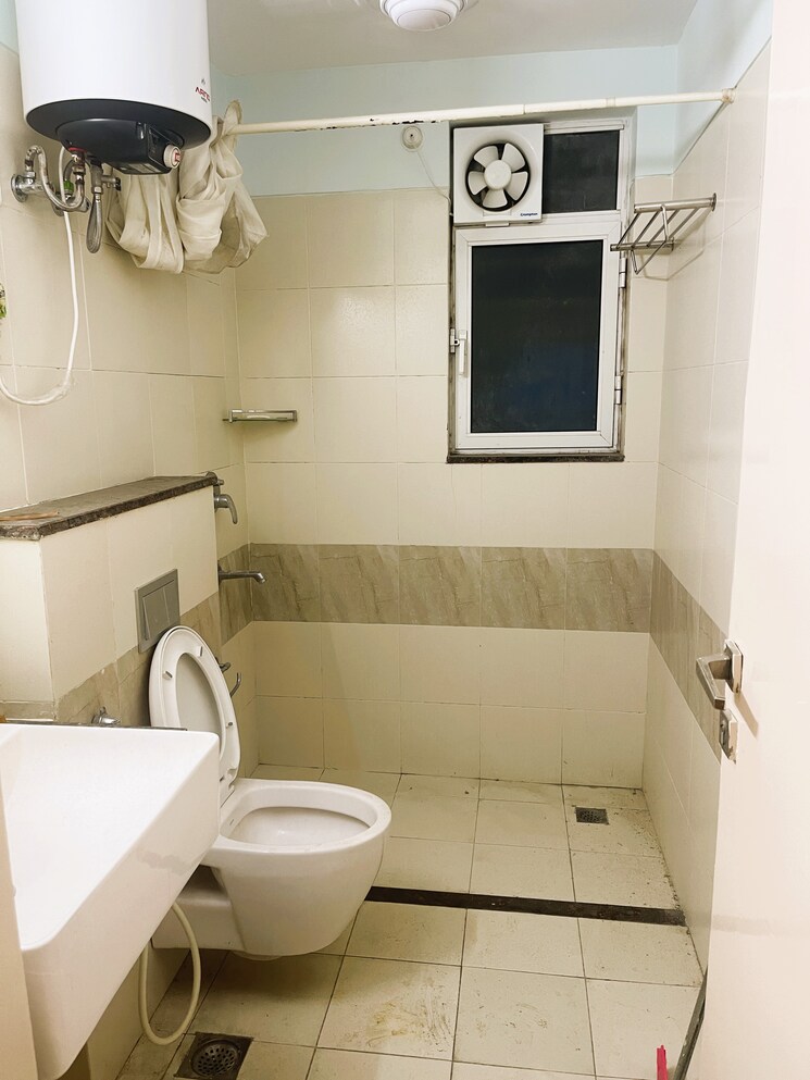 Bathroom, m3m-marina 2 Bedroom 1200 Sq.Ft. Apartment In Sector 68 Gurgaon 9348433