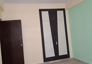Room in 3 BHK Apartment at Proview Officer City 2, Raj Nagar Extension – for Rent