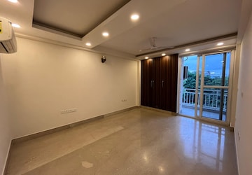 Room in 3 BHK Builder Floor at Super Mart 1, Sector 27 – for Rent