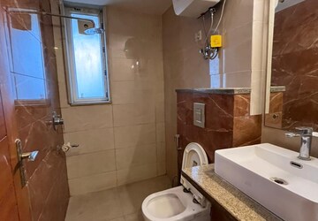 Bathroom in 3 BHK Builder Floor at Super Mart 1, Sector 27 – for Rent