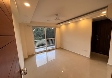 Room in 3 BHK Builder Floor at Super Mart 1, Sector 27 – for Rent