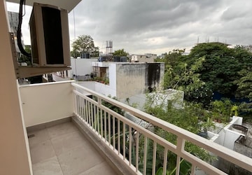 Balcony in 3 BHK Builder Floor at Super Mart 1, Sector 27 – for Rent