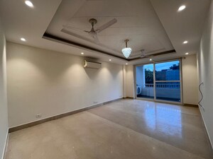 Room in 3 BHK Builder Floor at Super Mart 1, Sector 27 – for Rent