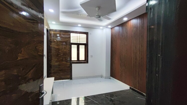 Room, bhagwati garden 2 Bedroom 75 Sq.Yd. Builder Floor In Bhagwati Garden Delhi 9348498