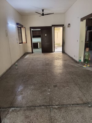 2 BHK Apartment For Rent in Arun Vihar Sector 37, Sector 37