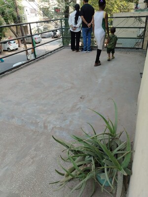 Parking in 2 BHK Apartment at Arun Vihar Sector 37, Sector 37 – for Rent