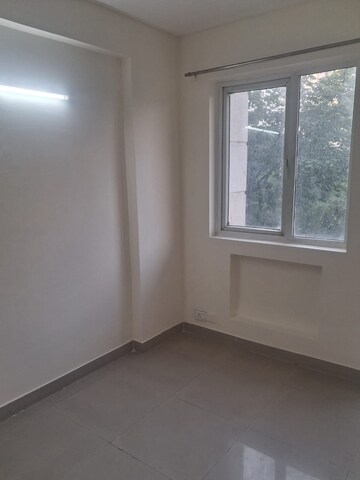 Room in 3.5 BHK Apartment at BPTP Park Prime, Sector 66 – for Rent