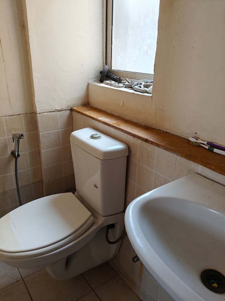 Bathroom, jaypee-greens-kosmos 2 Bedroom 950 Sq.Ft. Apartment In Sector 134 Noida 9348572