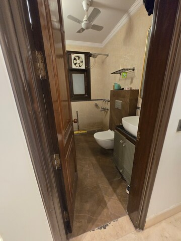 Furnished Amenities in 3 BHK Builder Floor at East Of Kailash – for Sale