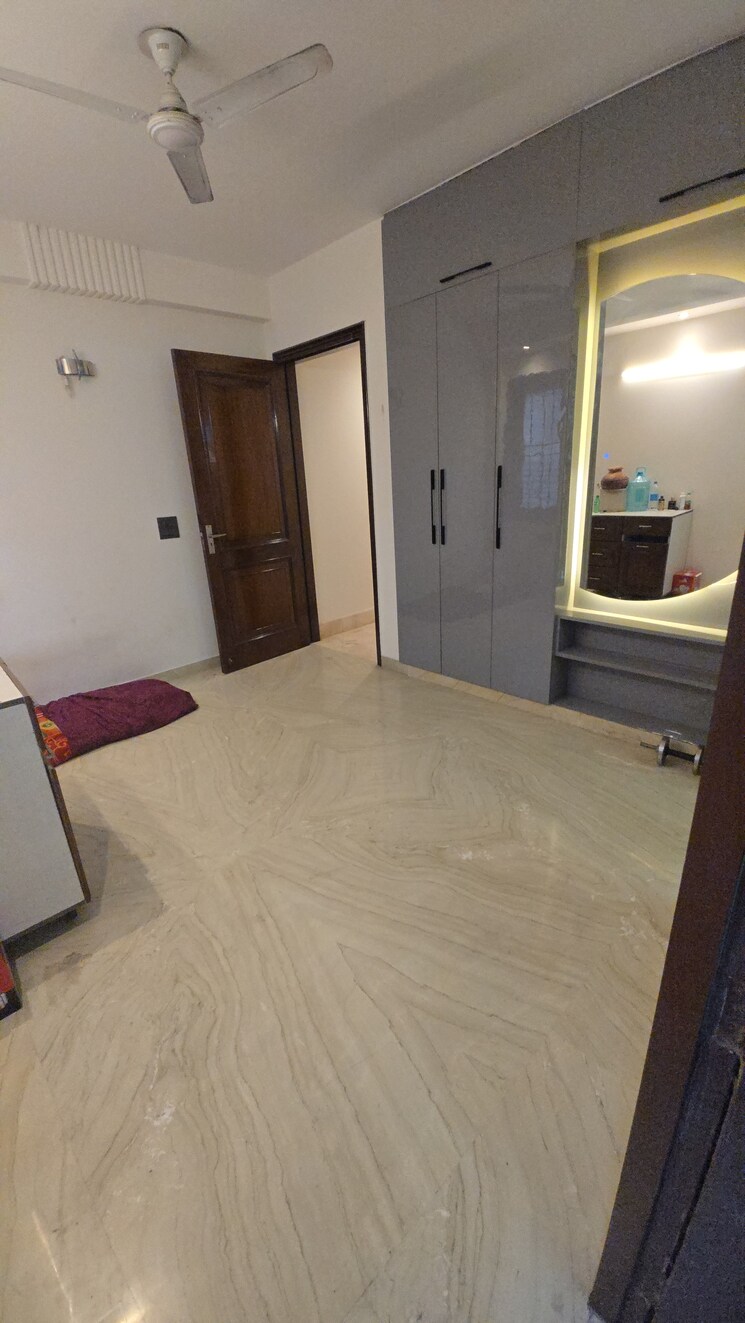 Bathroom, east of kailash 3 Bedroom 1200 Sq.Ft. Builder Floor In East Of Kailash Delhi 9348573