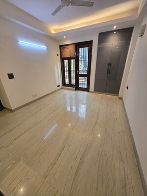 Furnished Amenities in 3 BHK Builder Floor at East Of Kailash – for Sale