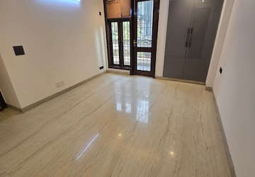 Furnished Amenities in 3 BHK Builder Floor at East Of Kailash – for Sale