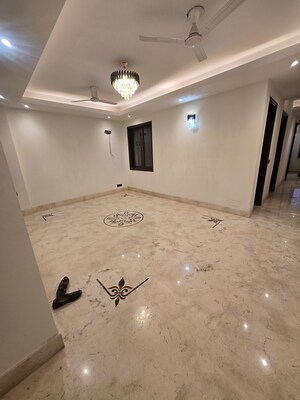 Furnished Amenities in 3 BHK Builder Floor at East Of Kailash – for Sale