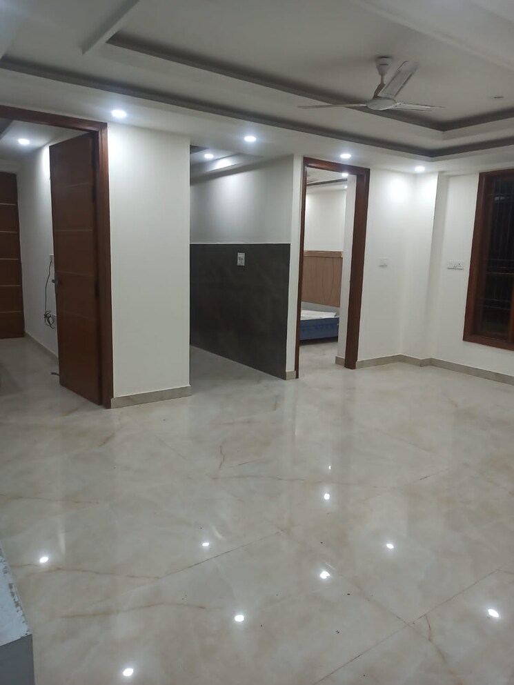 Room, chattarpur 3 Bedroom 135 Sq.Yd. Apartment In Chattarpur Delhi 9348549