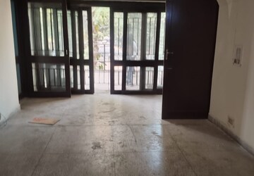 Room in 2 BHK Apartment at Arun Vihar Sector 37, Sector 37 – for Rent