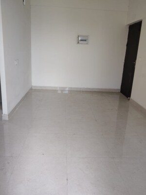 Room in 3 BHK Apartment at Signature Global Golf Greens, Sector 79 – for Rent