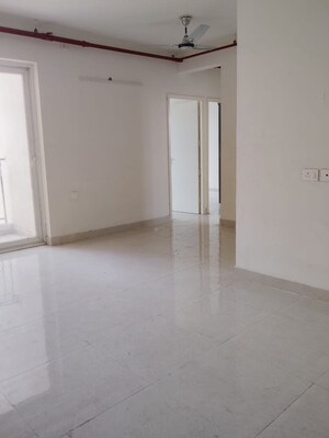 Room in 3 BHK Apartment at Signature Global Golf Greens, Sector 79 – for Rent