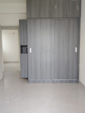 Room in 3 BHK Apartment at Signature Global Golf Greens, Sector 79 – for Rent