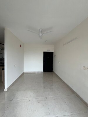 Room in 3 BHK Apartment at Signature Global Golf Greens, Sector 79 – for Rent