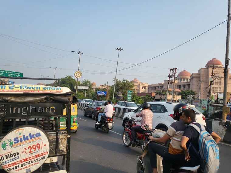  Parking, faizabad road Commercial Showroom 1800 Sq.Ft. In Faizabad Road Lucknow 9348612