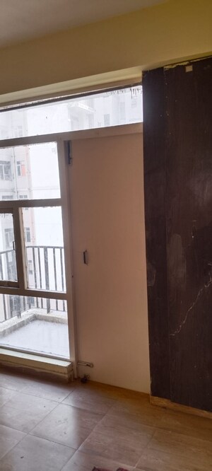 Room in 3 BHK Apartment at Auric City Homes, Sector 82 – for Rent