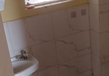 Bathroom in 3 BHK Apartment at Auric City Homes, Sector 82 – for Rent