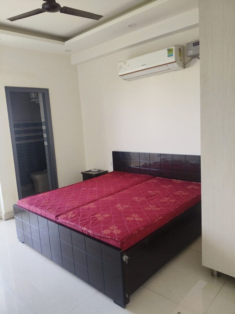 Bedroom, sector 57 3 Bedroom 263 Sq.Yd. Builder Floor In Sector 57 Gurgaon 9348649