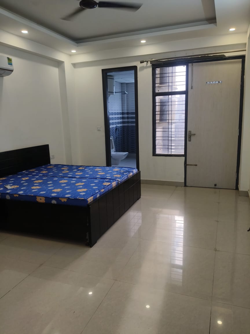 3 BHK + Servant Room Builder Floor For Rent in Builder Floor