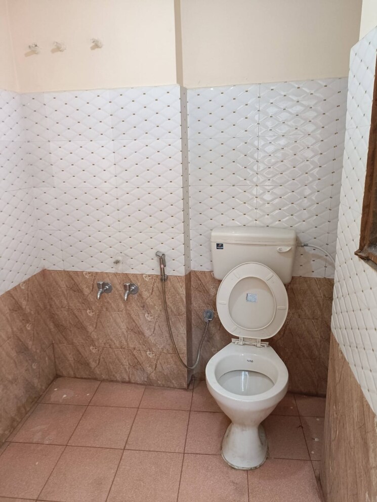 Bathroom, brigade road 1 RK 280 Sq.Ft. Independent House In Brigade Road Bangalore 9348597