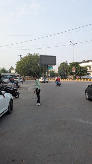  Showroom For Rent in Mahanagar