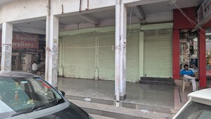 Parking in  Showroom at Mahanagar – for Rent