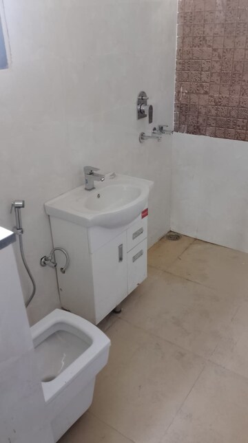 Bathroom in 3 BHK Apartment at Sunshine Enclave, Vip Road – for Rent