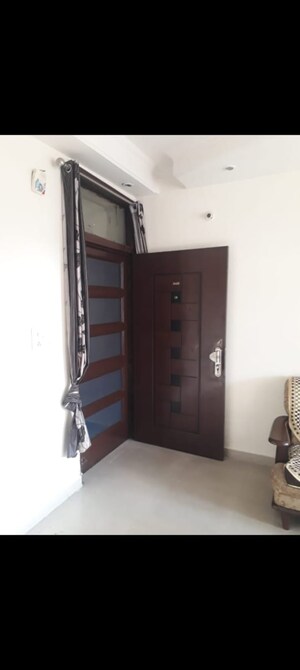 Room in 2 BHK Apartment at Surya Towers Zirakpur, Lohgarh – for Rent