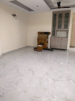 Room in 2 BHK Builder Floor at Sector 57 – for Rent