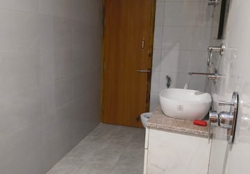 Bathroom in 2 BHK Builder Floor at Sector 57 – for Rent