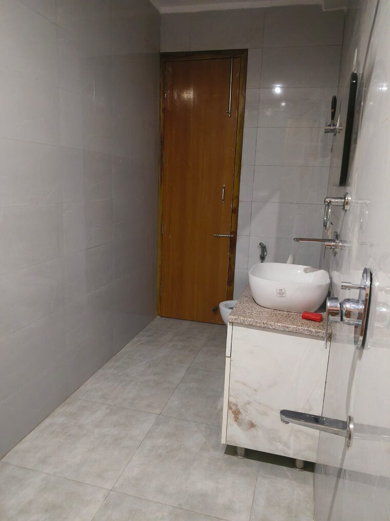 Bathroom, sector 57 2 Bedroom 200 Sq.Yd. Builder Floor In Sector 57 Gurgaon 9348719