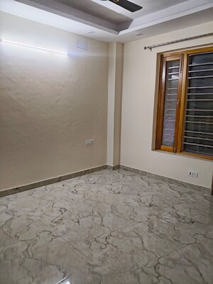 Room in 2 BHK Builder Floor at Sector 57 – for Rent