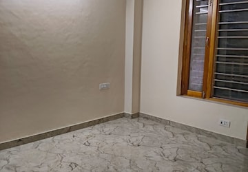 Room in 2 BHK Builder Floor at Sector 57 – for Rent