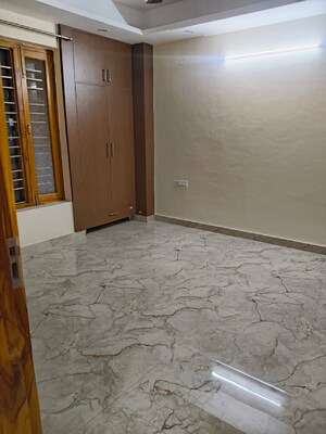 Room in 2 BHK Builder Floor at Sector 57 – for Rent