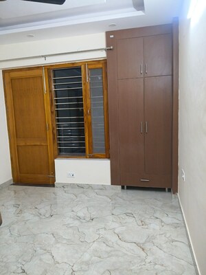 Room in 2 BHK Builder Floor at Sector 57 – for Rent