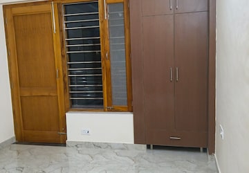 Room in 2 BHK Builder Floor at Sector 57 – for Rent