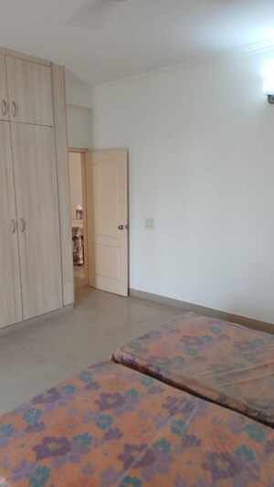 Room in 3 BHK Apartment at Orbit Apartments, Vip Road – for Rent
