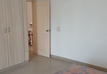 Room in 3 BHK Apartment at Orbit Apartments, Vip Road – for Rent