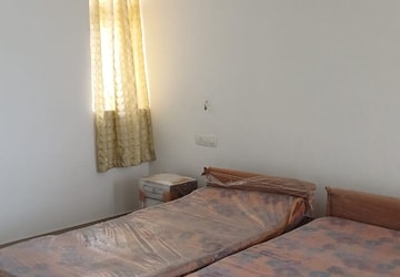 Room in 3 BHK Apartment at Orbit Apartments, Vip Road – for Rent