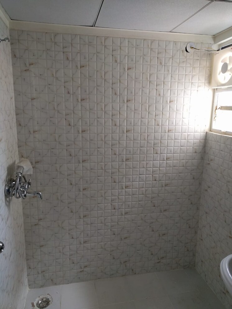 Bathroom, gaur-city-2-16th-avenue 2.5 Bedroom 1250 Sq.Ft. Apartment In Sector 16c Greater Noida Greater Noida 9348788