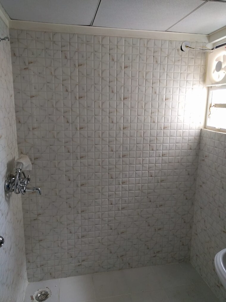 Bathroom, gaur-city-2-16th-avenue 2.5 Bedroom 1250 Sq.Ft. Apartment In Sector 16c Greater Noida Greater Noida 9348788