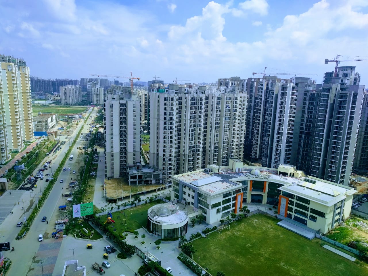 2.5 BHK 1250 Sq.Ft. Apartment in Gaur City 2 - 16th Avenue