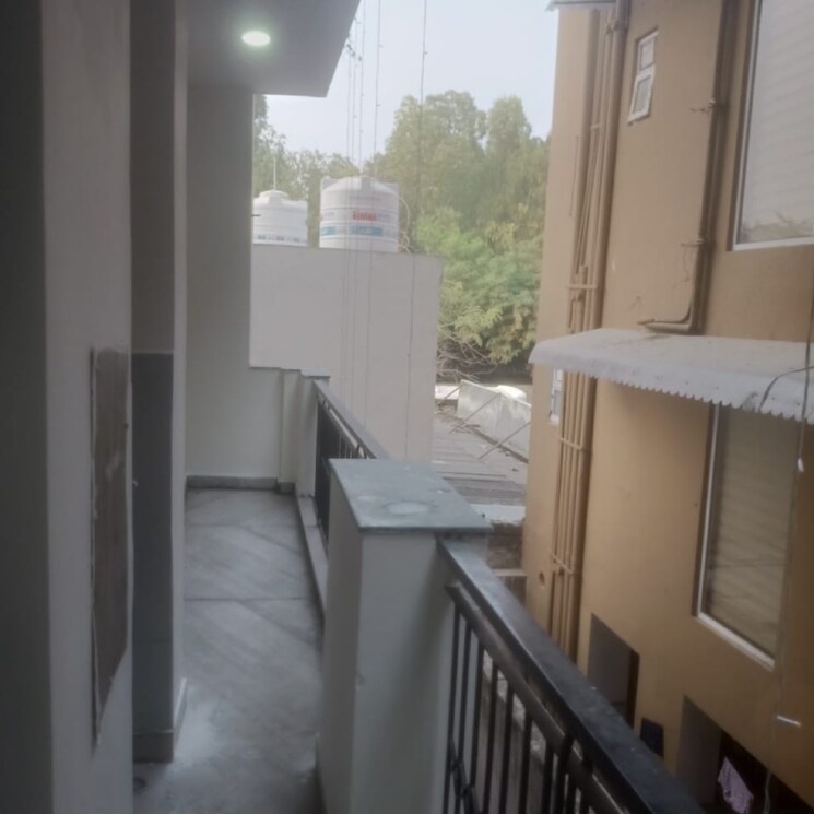 Balcony, vasant kunj 3 Bedroom 120 Sq.Yd. Apartment In Vasant Kunj Delhi 9348790